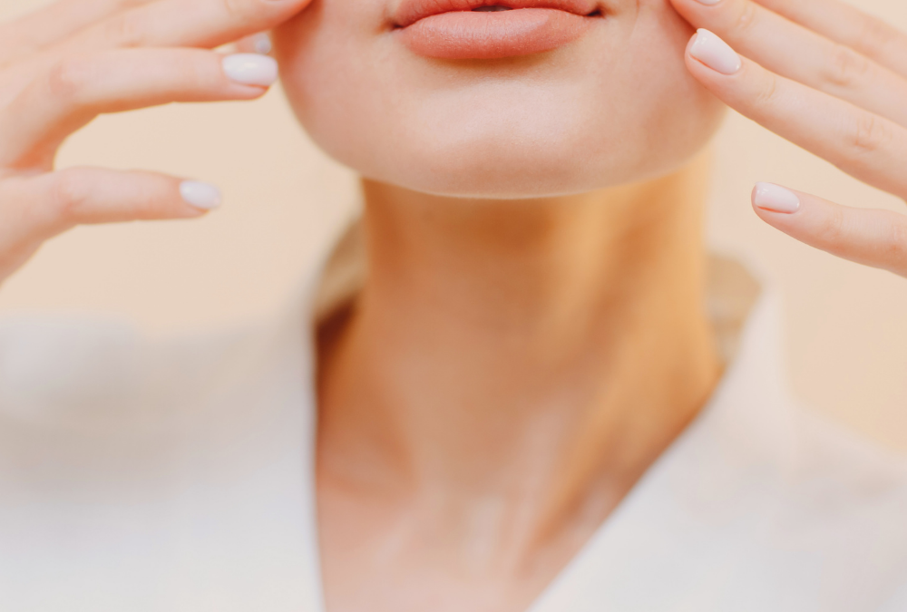 Gua Sha vs Face Yoga: Diferencias y Cómo Combinarlos